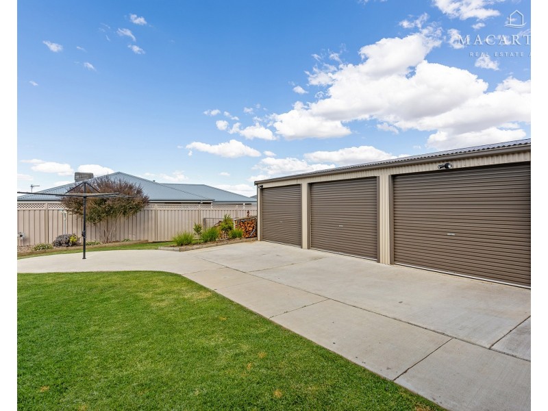 26 Bindari Avenue, Glenfield Park NSW 2650