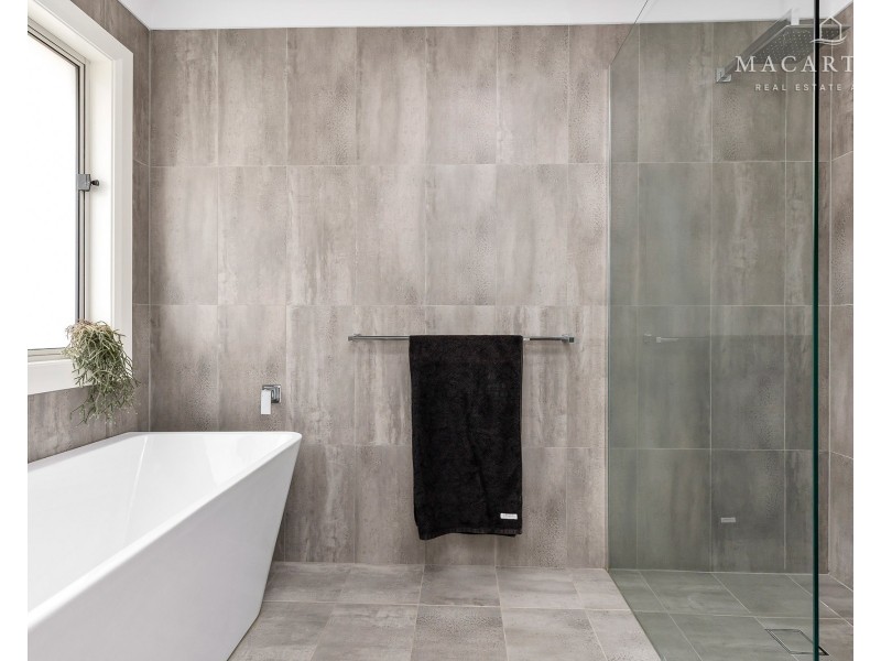 31 Amaroo Street, Kooringal NSW 2650