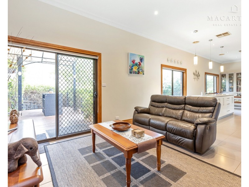 95 Simkin Crescent, Kooringal NSW 2650