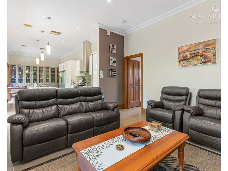 95 Simkin Crescent, Kooringal NSW 2650