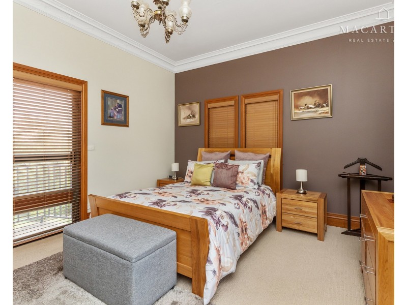 95 Simkin Crescent, Kooringal NSW 2650