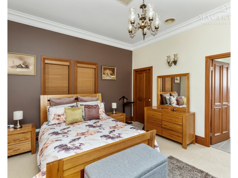 95 Simkin Crescent, Kooringal NSW 2650