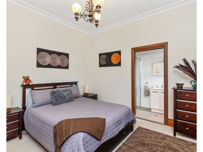 95 Simkin Crescent, Kooringal NSW 2650