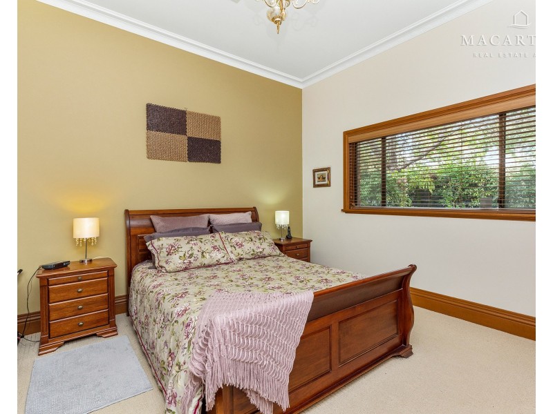 95 Simkin Crescent, Kooringal NSW 2650