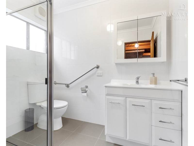 95 Simkin Crescent, Kooringal NSW 2650