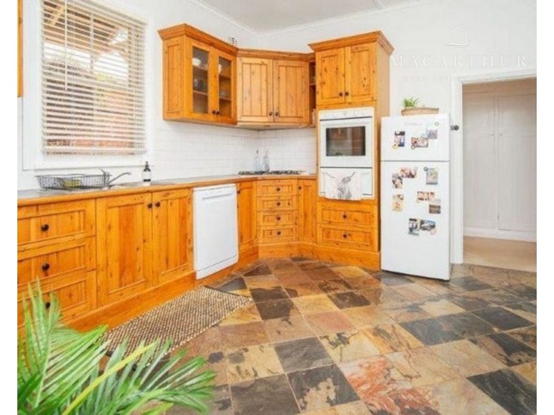 16 Lindsay Street, Turvey Park NSW 2650