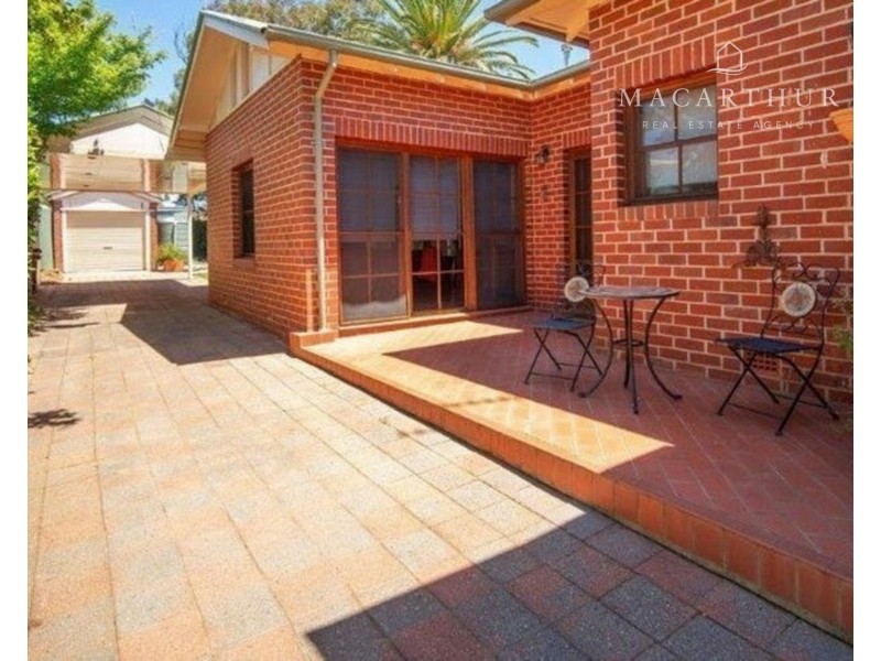 16 Lindsay Street, Turvey Park NSW 2650