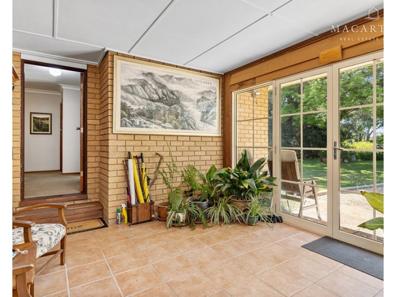 8 Brunskill Road, Lake Albert NSW 2650