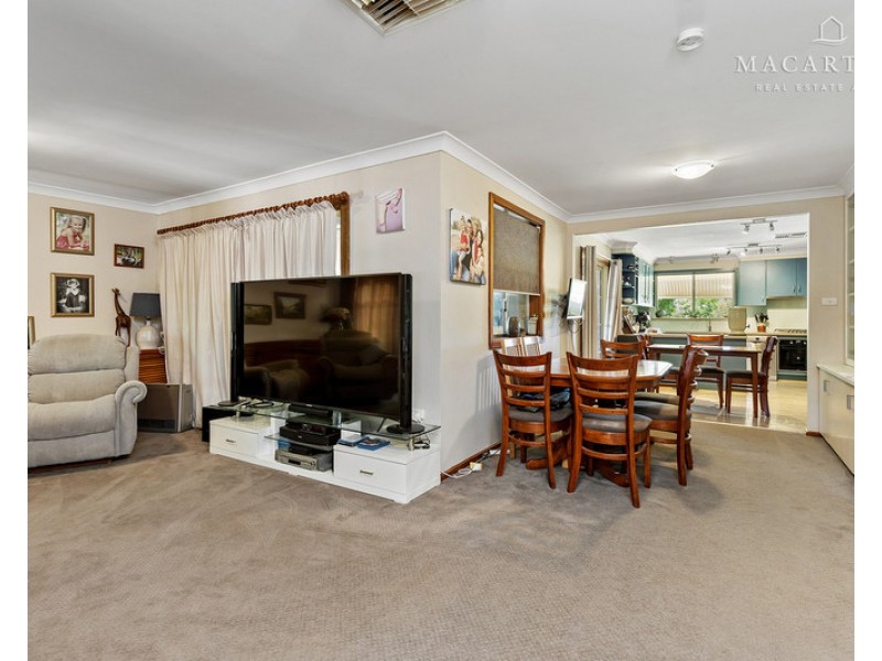 8 Brunskill Road, Lake Albert NSW 2650