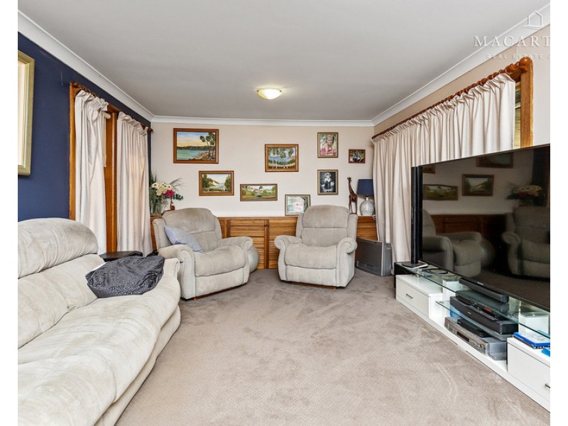 8 Brunskill Road, Lake Albert NSW 2650