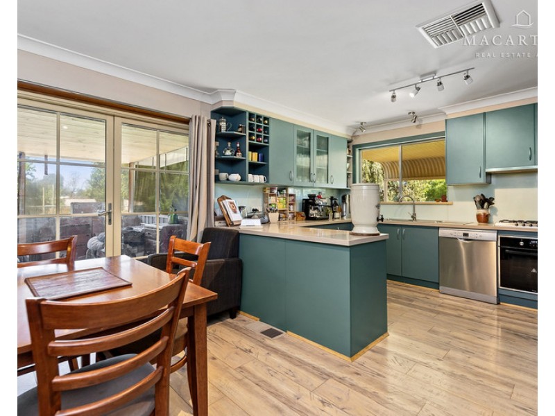 8 Brunskill Road, Lake Albert NSW 2650