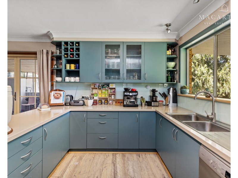 8 Brunskill Road, Lake Albert NSW 2650