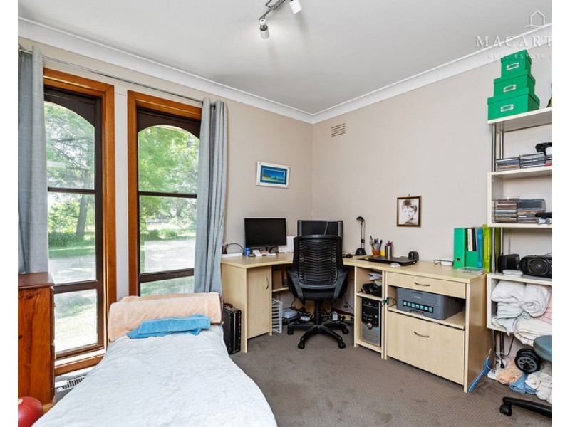 8 Brunskill Road, Lake Albert NSW 2650