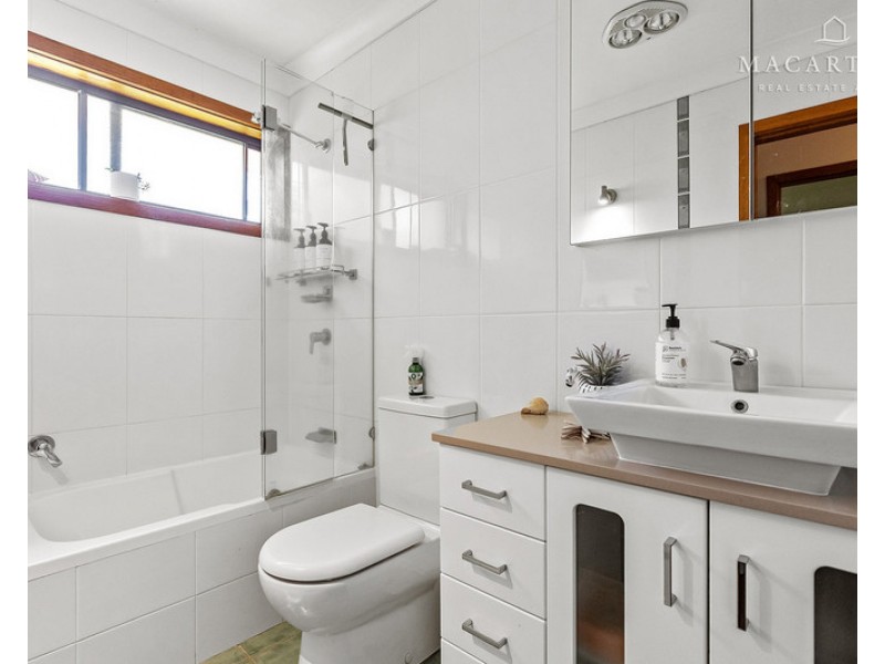 8 Brunskill Road, Lake Albert NSW 2650