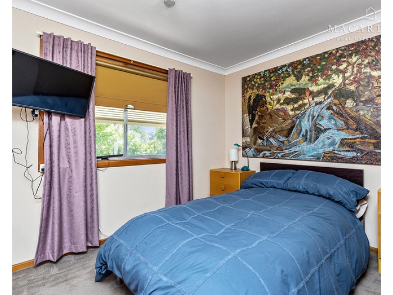 8 Brunskill Road, Lake Albert NSW 2650