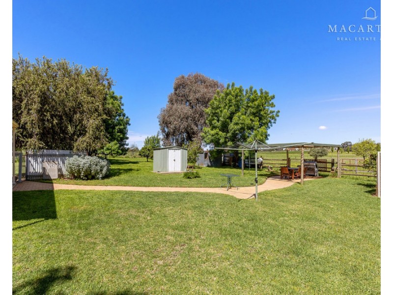 8 Brunskill Road, Lake Albert NSW 2650