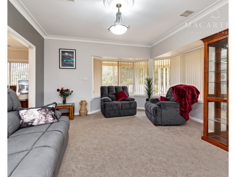 1 Angel Street, Lake Albert NSW 2650