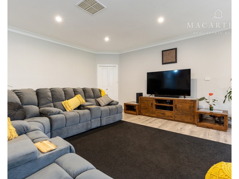 1 Angel Street, Lake Albert NSW 2650