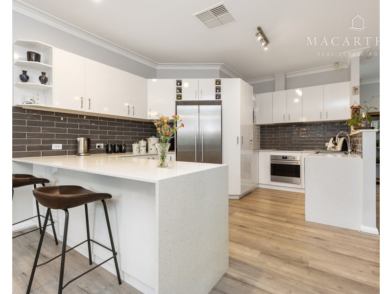 1 Angel Street, Lake Albert NSW 2650