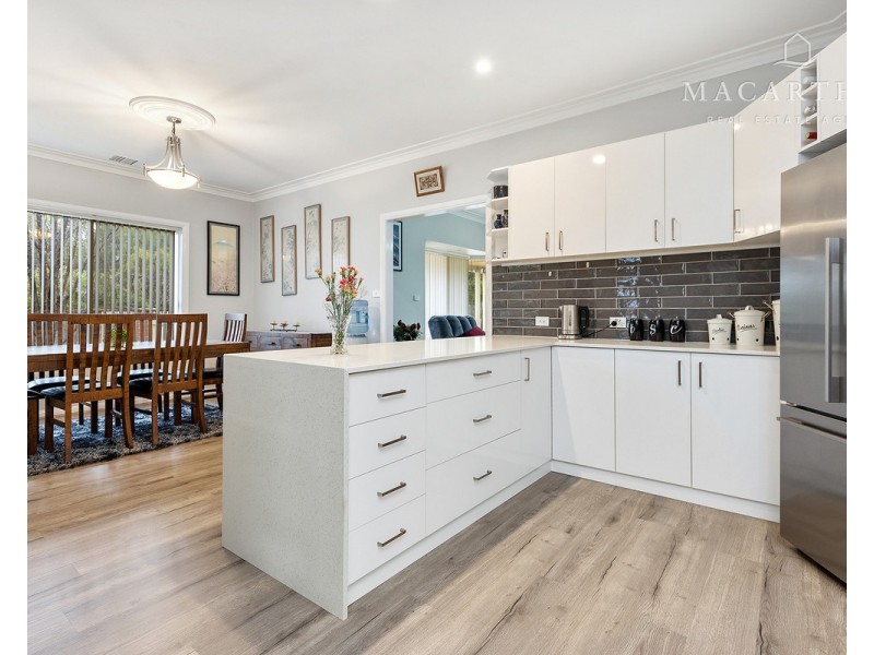 1 Angel Street, Lake Albert NSW 2650