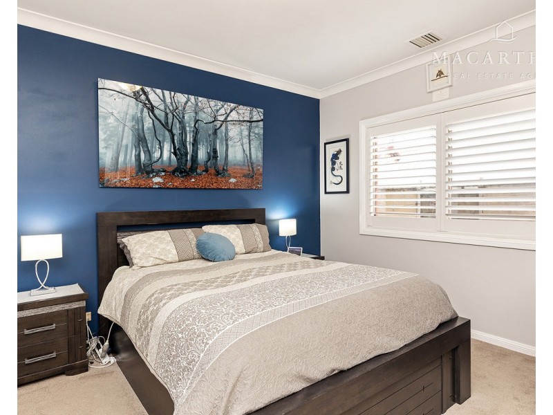 1 Angel Street, Lake Albert NSW 2650