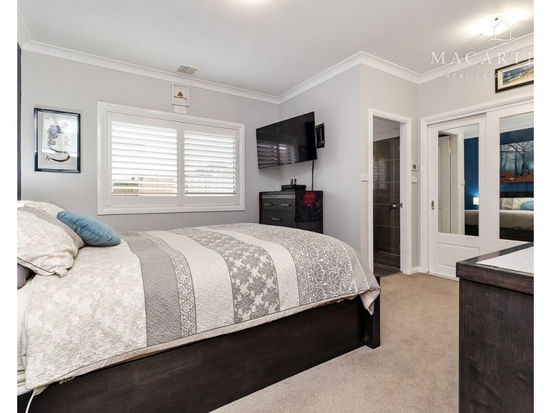 1 Angel Street, Lake Albert NSW 2650