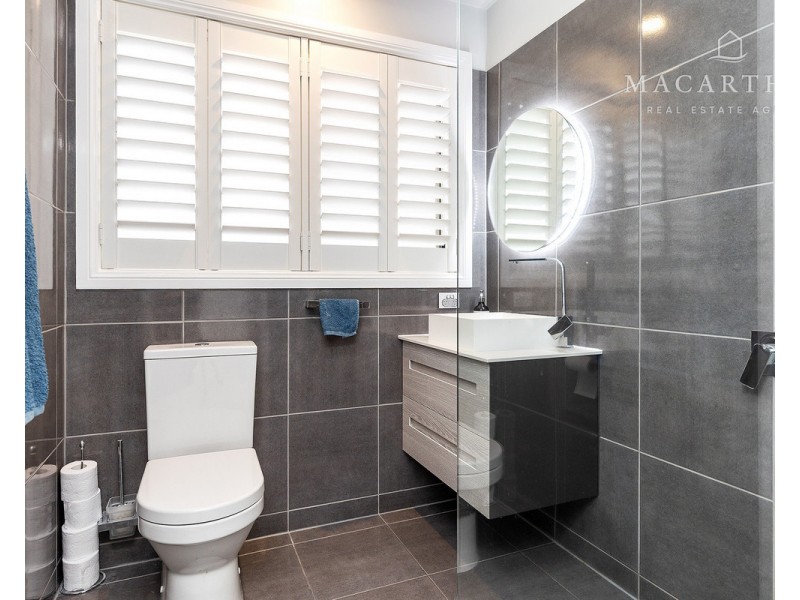 1 Angel Street, Lake Albert NSW 2650