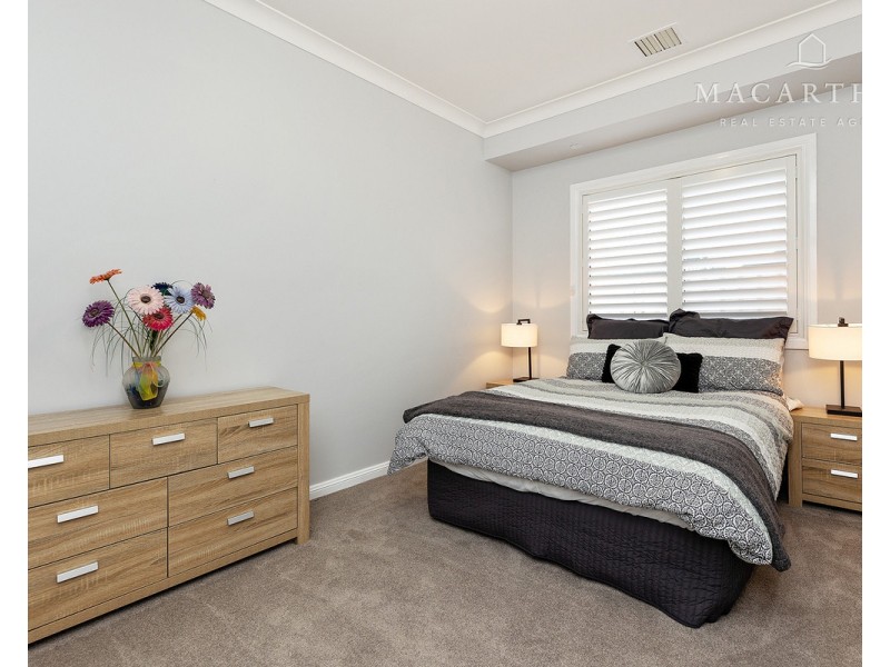 1 Angel Street, Lake Albert NSW 2650