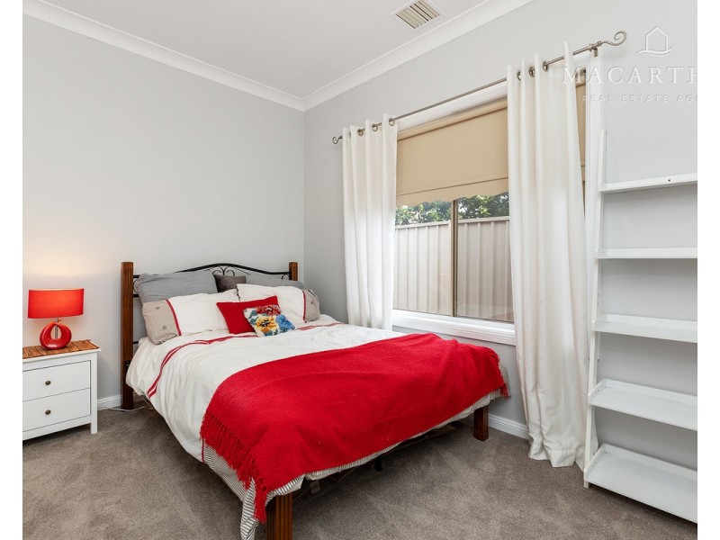 1 Angel Street, Lake Albert NSW 2650