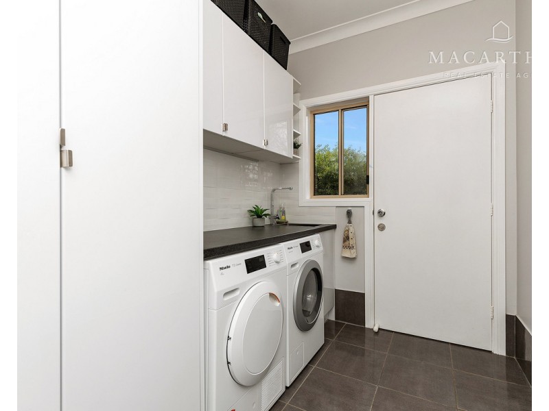 1 Angel Street, Lake Albert NSW 2650