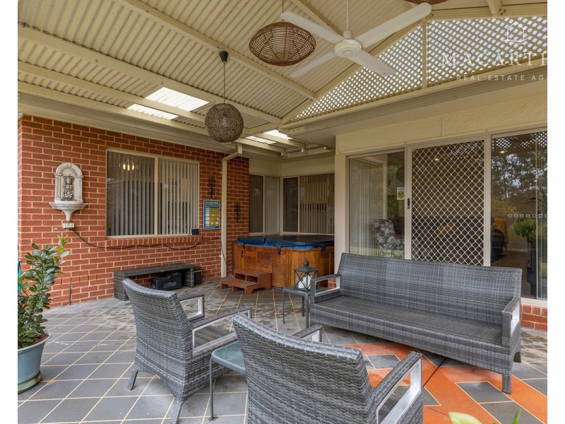 1 Angel Street, Lake Albert NSW 2650