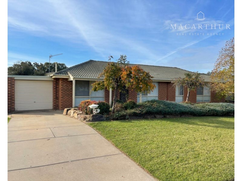 12 Cooba Place, Estella NSW 2650