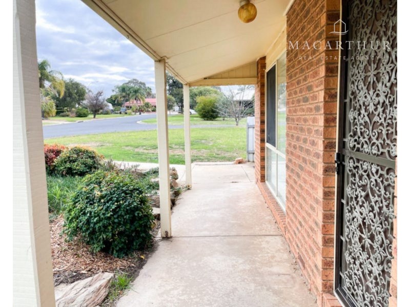 12 Cooba Place, Estella NSW 2650