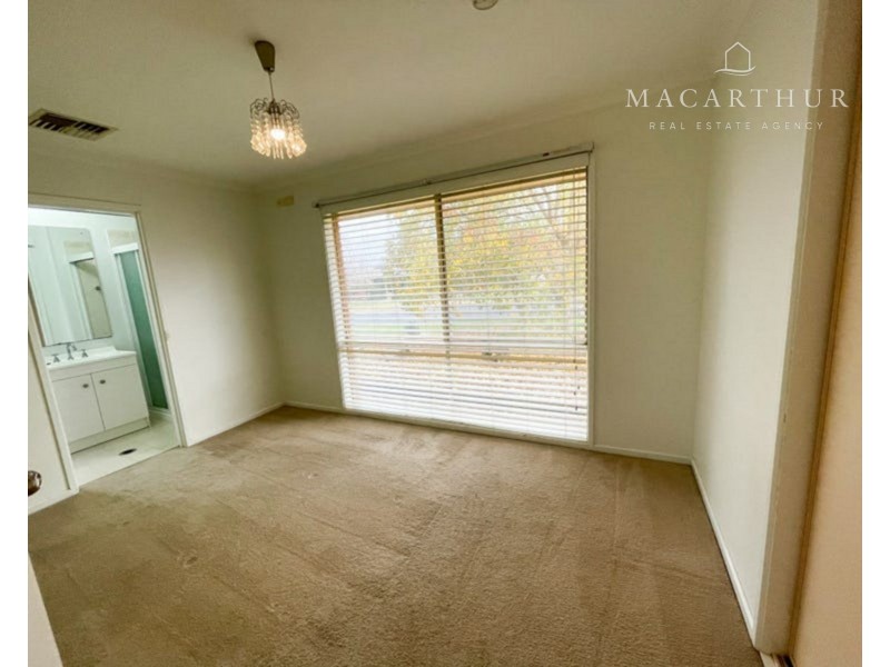 12 Cooba Place, Estella NSW 2650