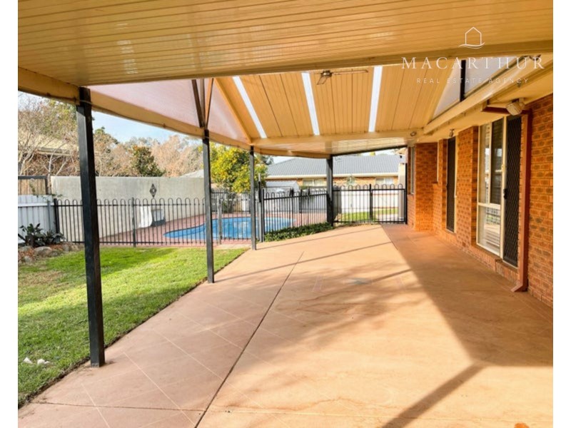 12 Cooba Place, Estella NSW 2650