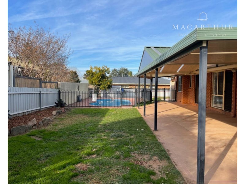 12 Cooba Place, Estella NSW 2650