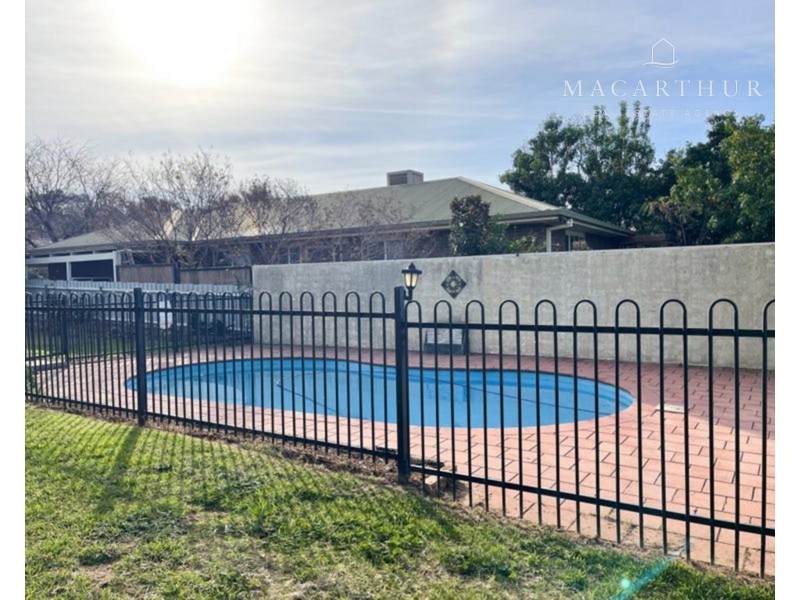 12 Cooba Place, Estella NSW 2650