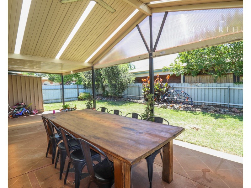 12 Cooba Place, Estella NSW 2650