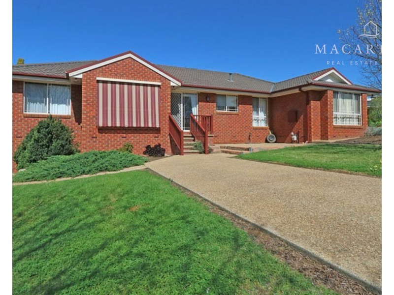 2 Delvin Place, Kooringal NSW 2650