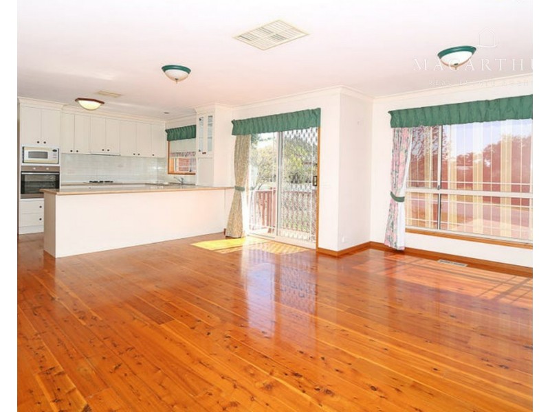 2 Delvin Place, Kooringal NSW 2650