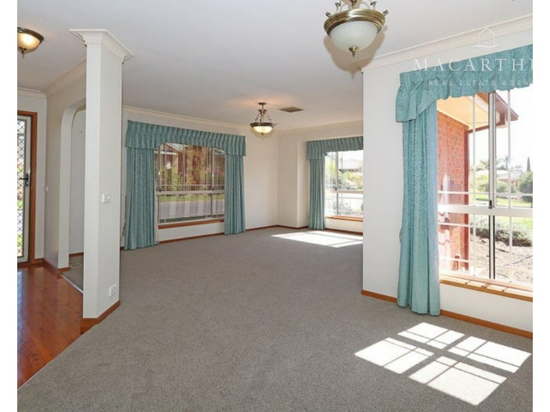 2 Delvin Place, Kooringal NSW 2650