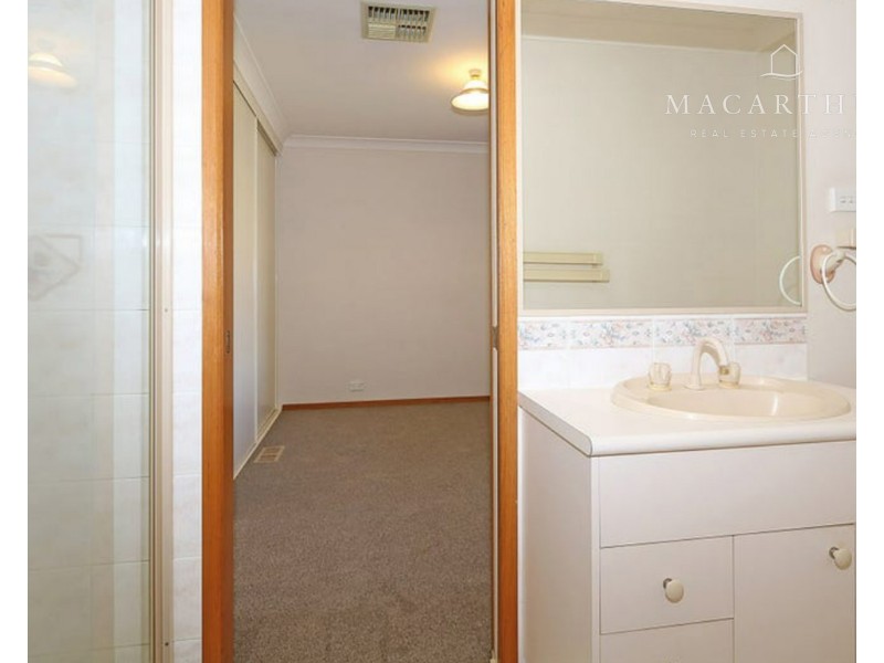 2 Delvin Place, Kooringal NSW 2650