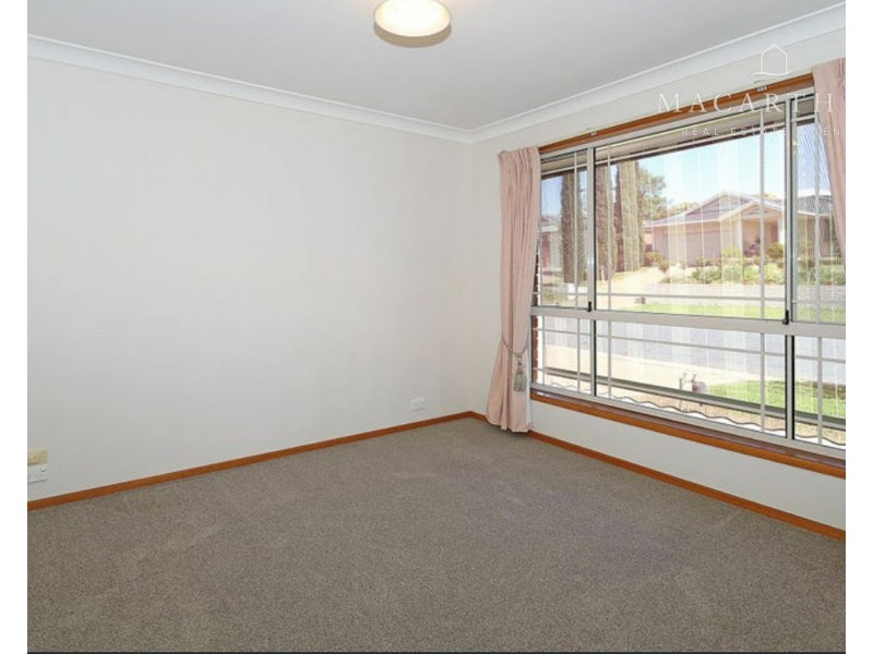 2 Delvin Place, Kooringal NSW 2650