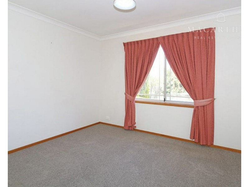 2 Delvin Place, Kooringal NSW 2650