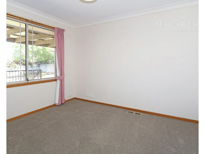 2 Delvin Place, Kooringal NSW 2650