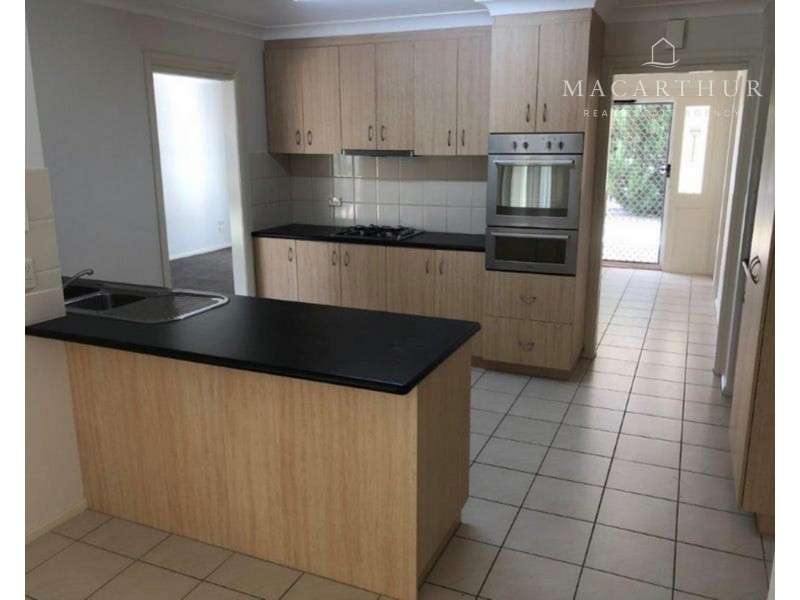 5 Giwang Place, Glenfield Park NSW 2650