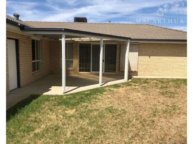 5 Giwang Place, Glenfield Park NSW 2650