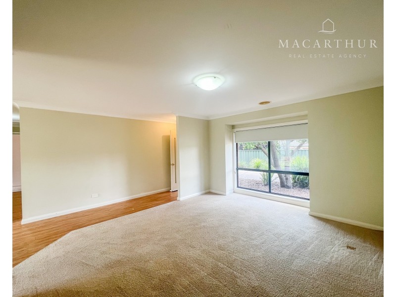 1/8 Protea Place, Forest Hill NSW 2651