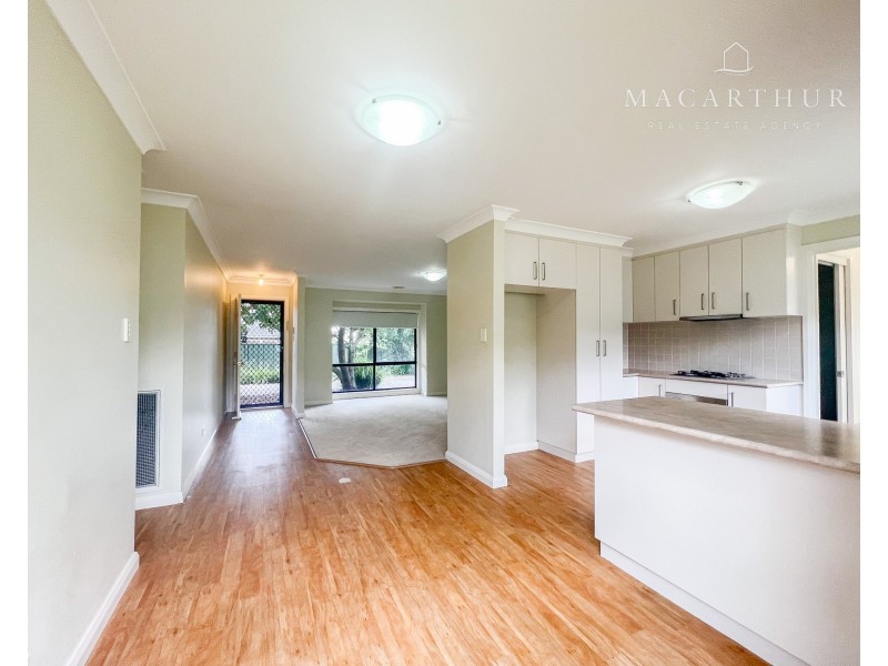 1/8 Protea Place, Forest Hill NSW 2651