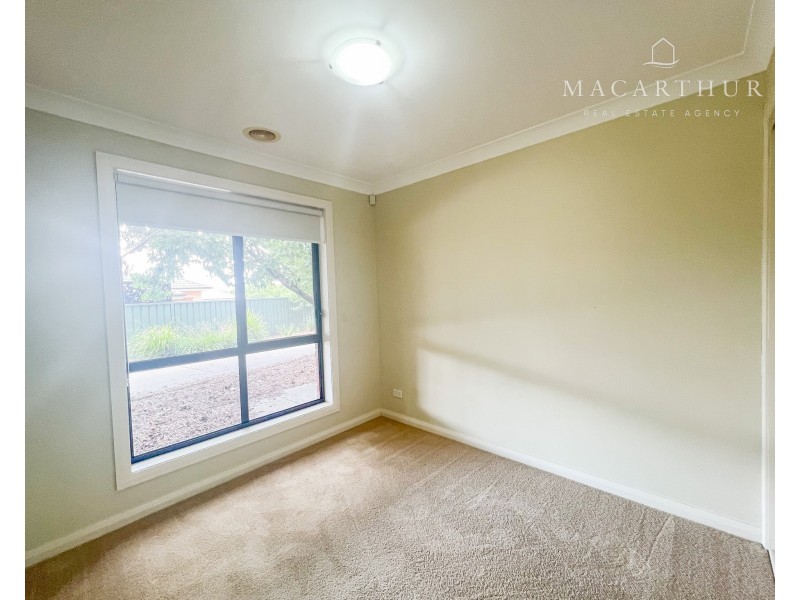 1/8 Protea Place, Forest Hill NSW 2651
